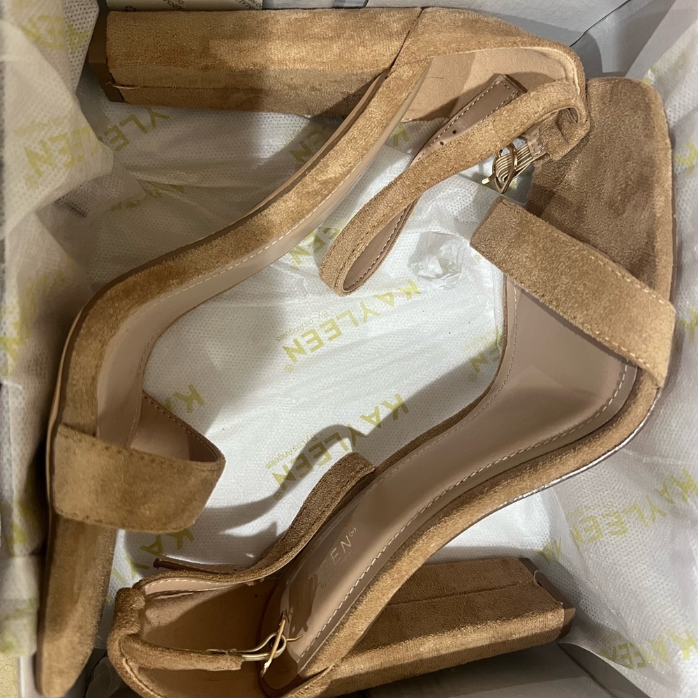 Suede Block Heel Ankle Strap Sandals in Tan / Taupe